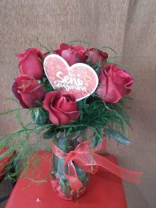 Cam Vazoda 7 Kırmızı Gül, Tavşanlı Gül Aranjmanı