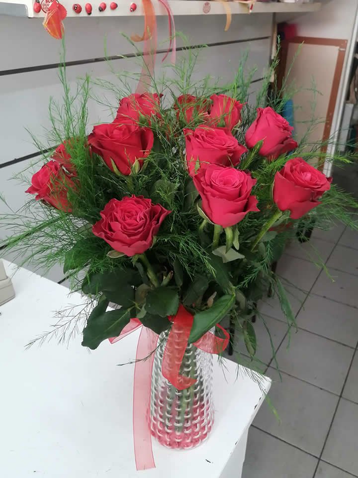 Vazoda 11 Kırmızı Gül - Tavşanlı çiçek siparişi