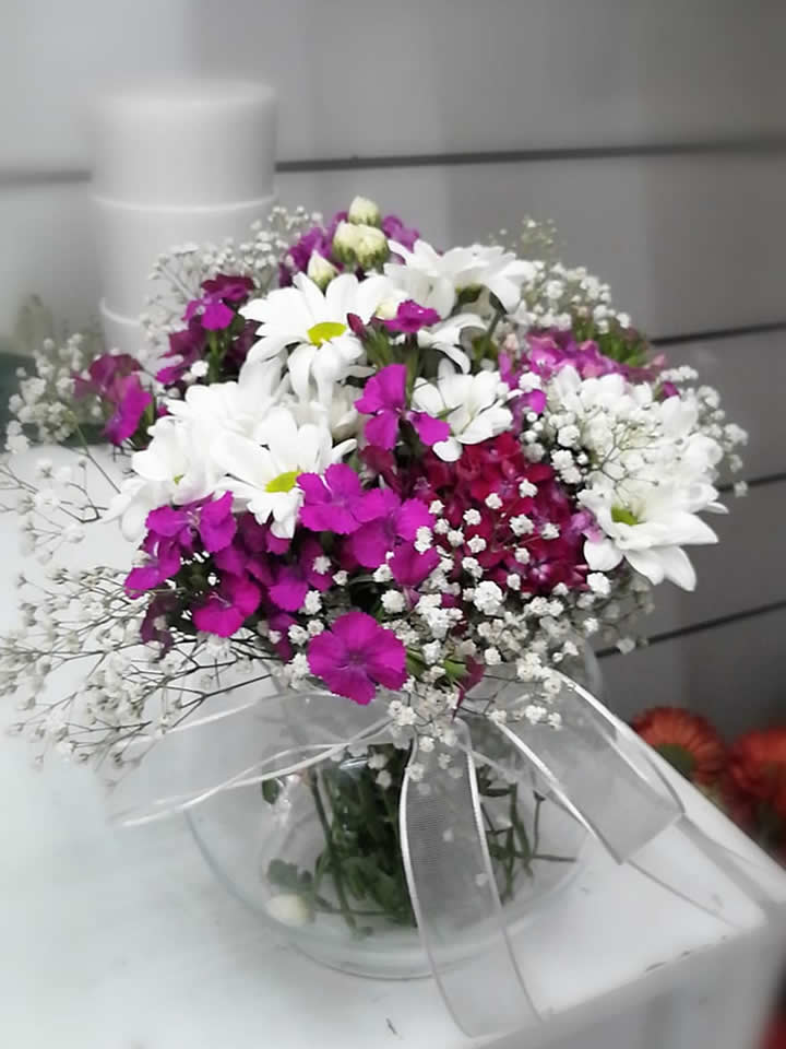 Cam Fanusta Mor Beyaz Çiçekler - Tavşanlı Çiçekçi