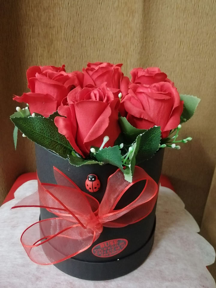 Küçük Silindirik Kutuda Kırmızı Güller - Tavşanlı çiçekçi