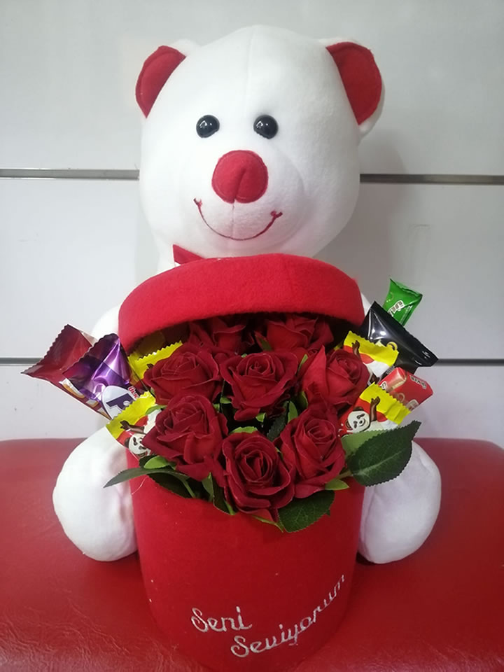 Kırmızı Beyaz Ayıcıklı Tatlı Sürpriz - Tavşanlı Çiçekçi
